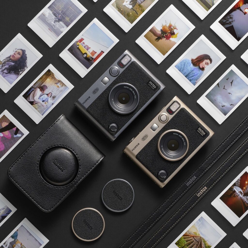 online-and-social-FLATLAY-AUGUST-mini-Evo-90th-Edition-1x1-2-1024x1024 instax mini Link 3: sprigiona il divertimento