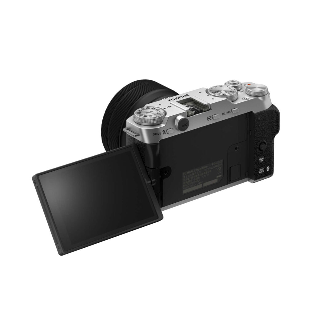 X-M5_back_left_diagnal_LCD45__up_silver-r46-1024x1024 Fujifilm X-M5: piccola, potente e con carattere sia per foto sia per video