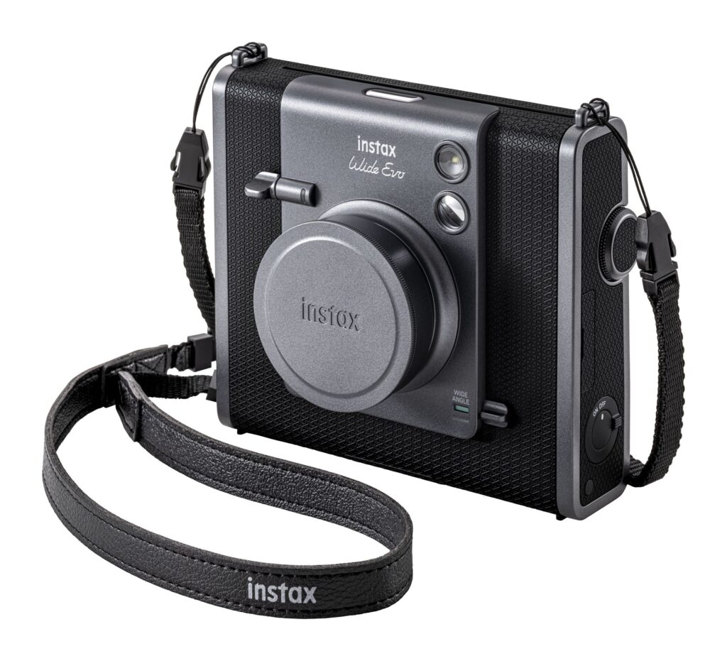 online-and-social-instax-WIDE-Evo_09_basic-promotional-image-1024x931 instax WIDE Evo: l’ibrida che amplia i confini della fotografia istantanea